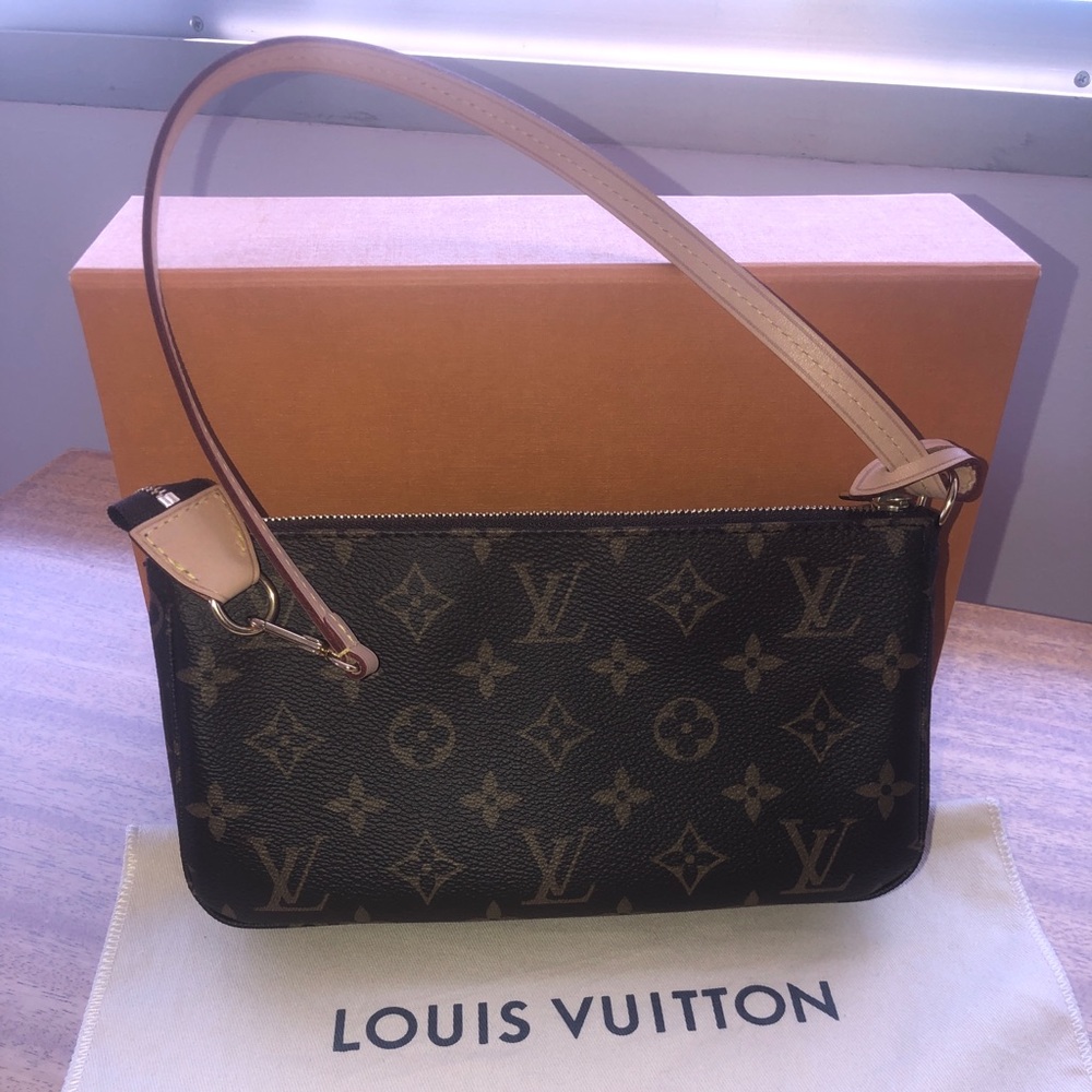 Louis Vuitton monogram pochette / mini purse